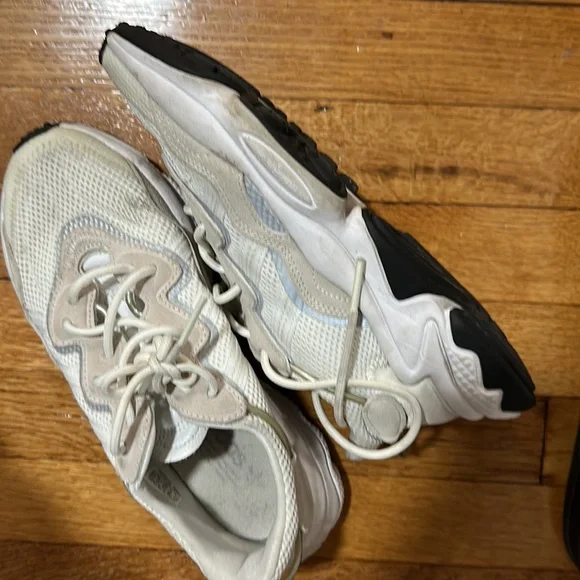 Adidas ozweego neutral Athletic Sneakers size 7.5 - Picture 4 of 5